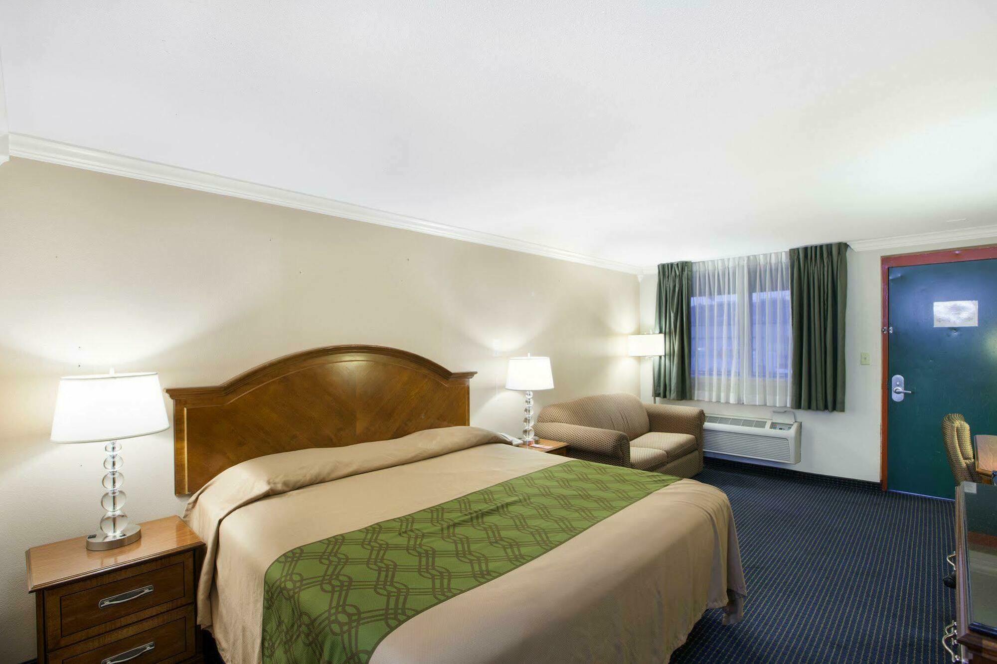 University Inn & Suites Сан-Антонио Экстерьер фото