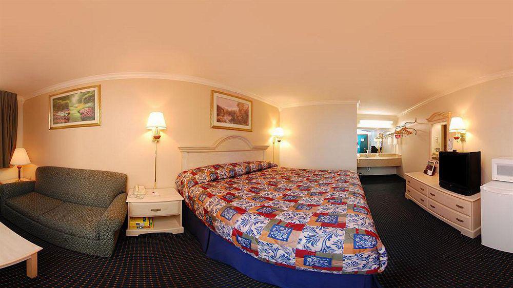 University Inn & Suites Сан-Антонио Экстерьер фото
