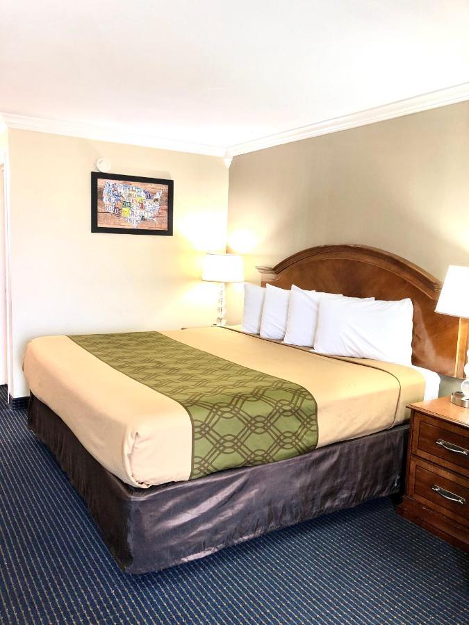 University Inn & Suites Сан-Антонио Экстерьер фото