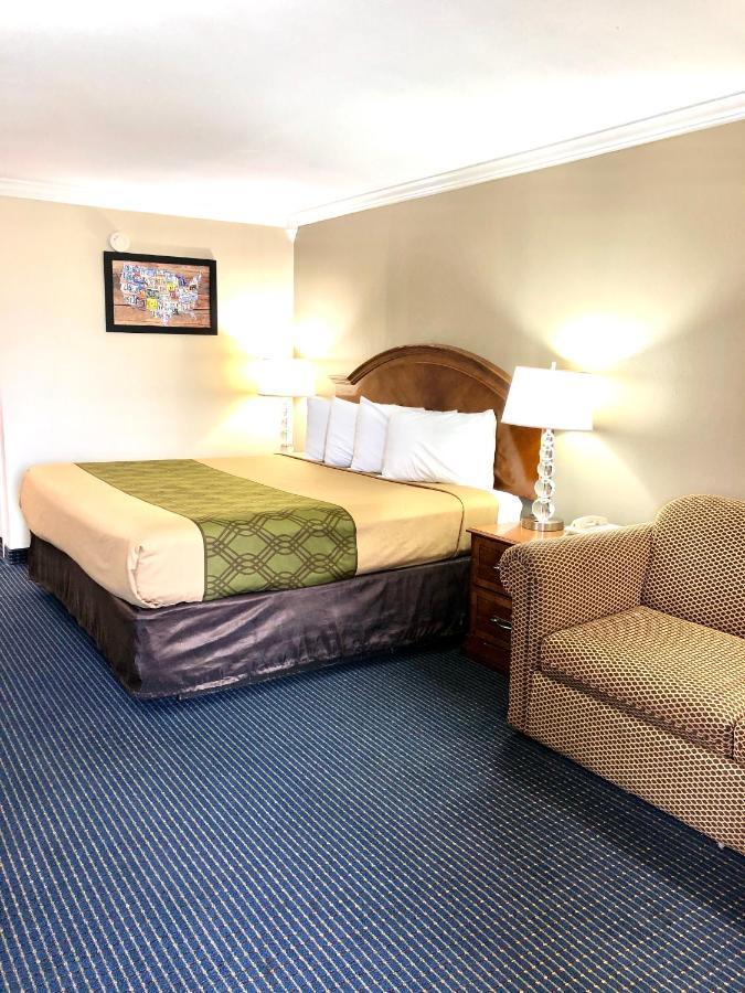 University Inn & Suites Сан-Антонио Экстерьер фото